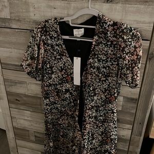 Vici M maxi floral dress new with tags
